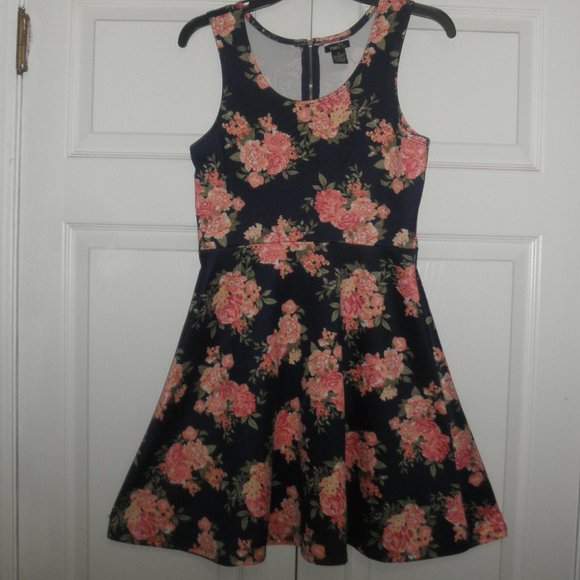 Rue21 Floral Pattern Dress Size M - Picture 1 of 4
